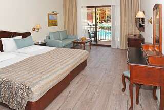Отель Grifid Club Hotel Bolero & Aqua Park – Ultra All Inclusive Золотые Пески Двухместный номер Делюкс с 1 кроватью (для 2 взрослых)-1